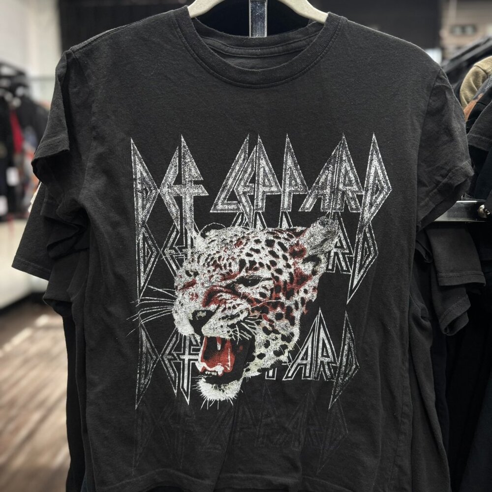Vintage Def Leppard Graphic T-Shirt Women’s XS | Rock Band Tee Black Distressed